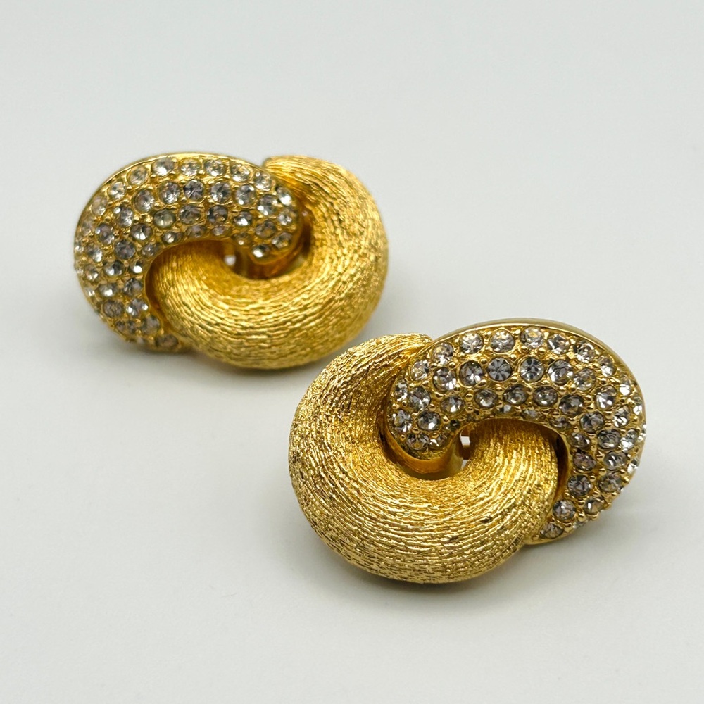 ⚜️Vintage CHRISTIAN DIOR Gold Tone Crystal Love Knot Clip-On Earrings 1980s - Picture 5 of 16